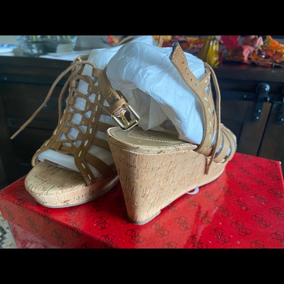 Guess wedge open toed shoes - Picture 4 of 4